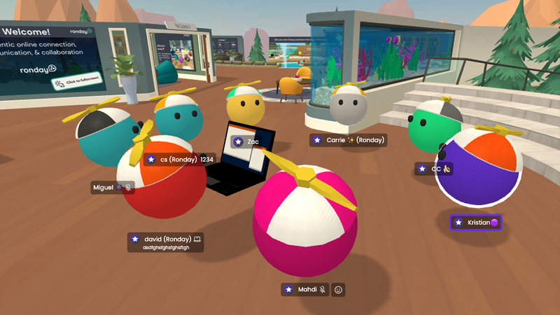 A crowd of Orbatar avatars gathered in the Rondaytorium.